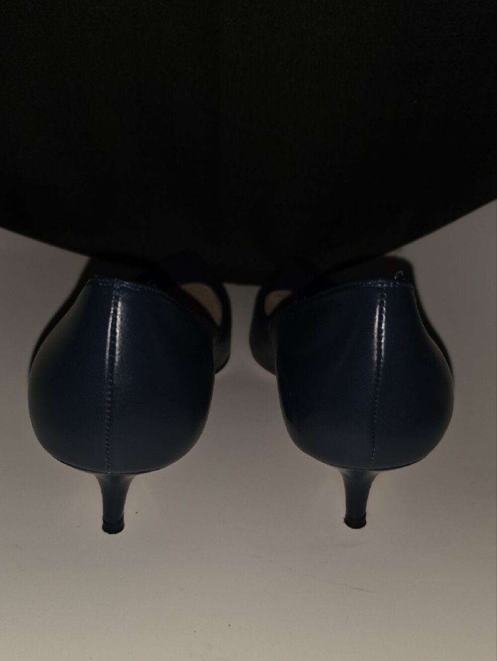 Stuart Weitzman SZ 9.5 Navy Pointed Toe Leather Pumps Made In SPAIN - Picture 3 of 7